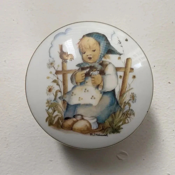 M.J. Hummel Porcelain Trinket Vanity Dish with Lid He Loves Me NWOT - Picture 3 of 7